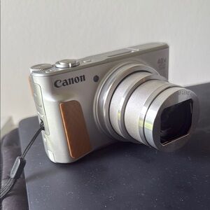Canon sx740 hs Digital Camera- MAKE AN OFFER